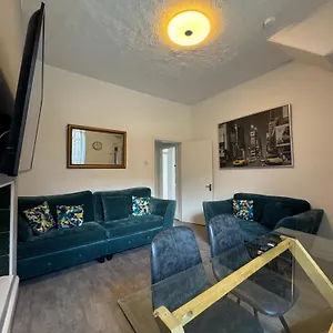 4 Bedroom House, Location Holiday home Newcastle upon Tyne
