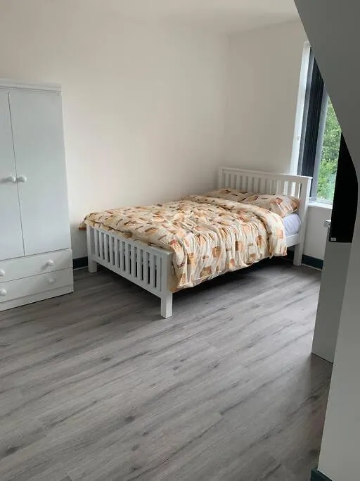 Newly Refurbished Studio, Great Location 8 Studios Nottingham Appart hôtel
