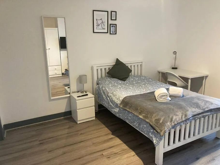 Newly Refurbished Studio, Great Location 8 Studios Nottingham Appart hôtel