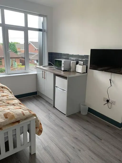 Newly Refurbished Studio, Great Location 8 Studios Nottingham