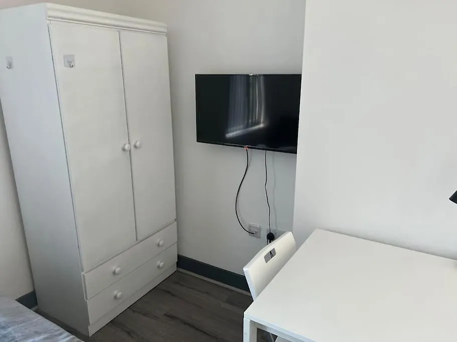 Newly Refurbished Studio, Great Location 8 Studios Nottingham
