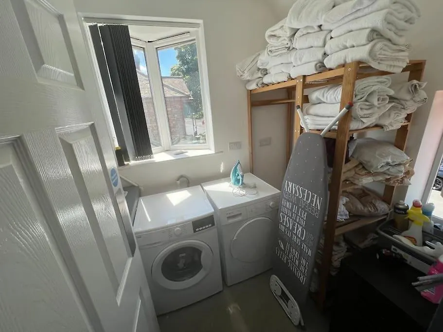 Newly Refurbished Studio, Great Location 8 Studios Nottingham
